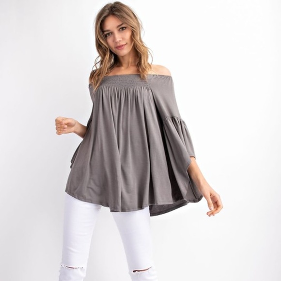 Des Feli Tops - Last 1 ‼️ Off Shoulder Smocked Top